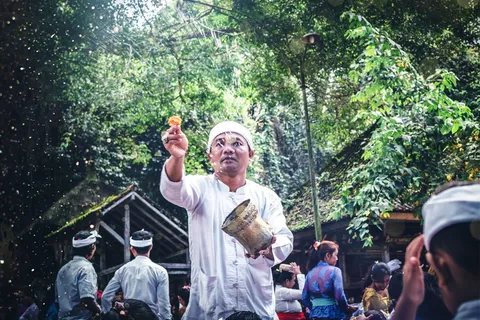 做仪式的男人 做仪式的男人
