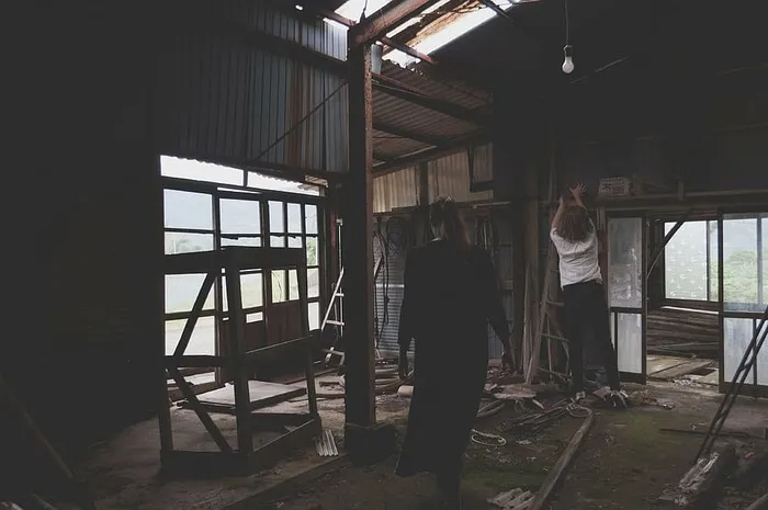 废弃的，建筑，建筑，建筑，灯泡，椅子，建筑，黑暗