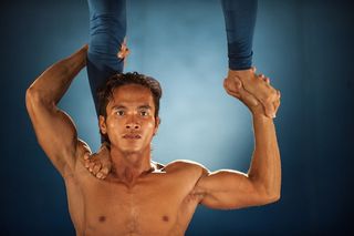 倒立、重负荷、手脚、肌肉、力量、健康生活方式、菜鸟图库、锻炼