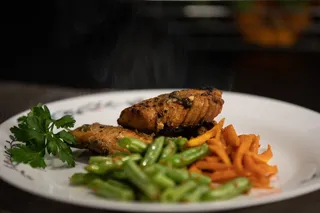 胡萝卜片欧芹牛排