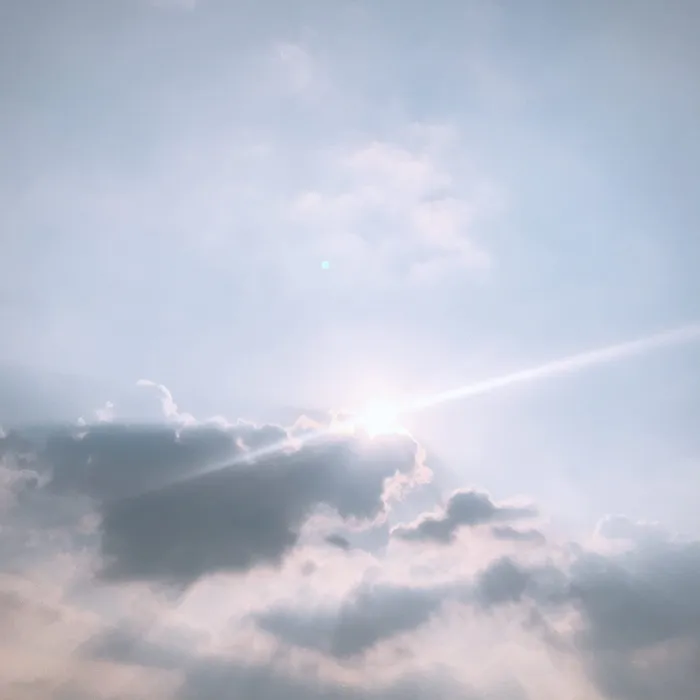 白云遮住太阳