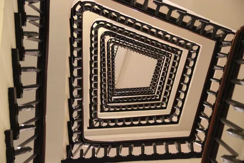 楼梯，电梯，栏杆，楼梯，石楼梯，螺旋楼梯，螺旋，台阶和楼梯