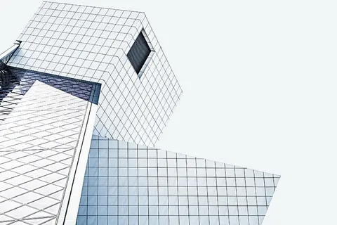 低角度视图、建筑、建筑、基础设施、设计、孔洞、已建结构、建筑外部 低角度视图、建筑、建筑、基础设施、设计、孔洞、已建结构、建筑外部