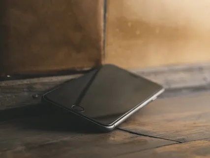 桌子、桌子、技术、智能手机、智能手机、手机、屏幕、通信