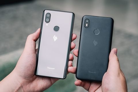 两款黑色和灰色Android智能手机