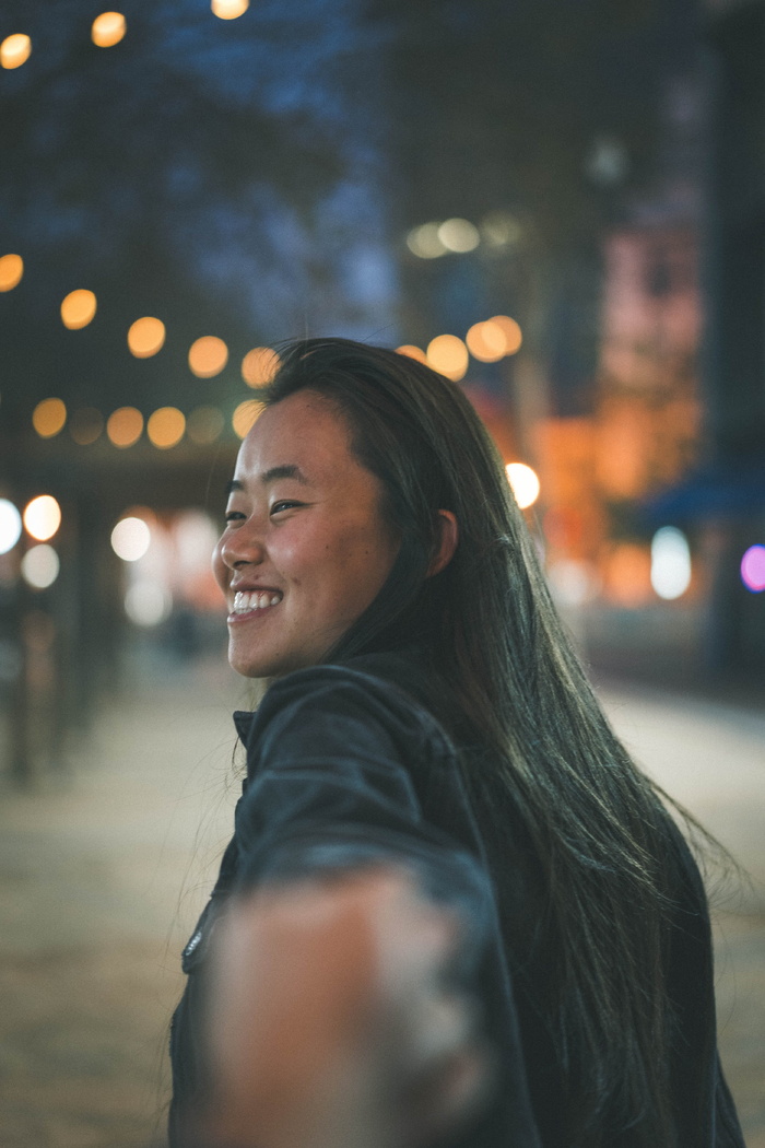 跟我来微笑女人的摄影