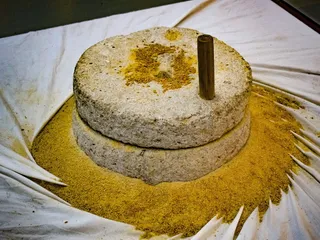 塞浦路斯，frenaros，hadjigiorkis面粉厂博物馆，石头，手工石磨，传统，传统，旧