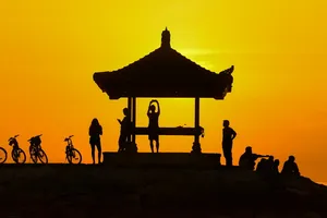 剪影照片、人物、露台、剪影、黄昏、男人、女人、团体