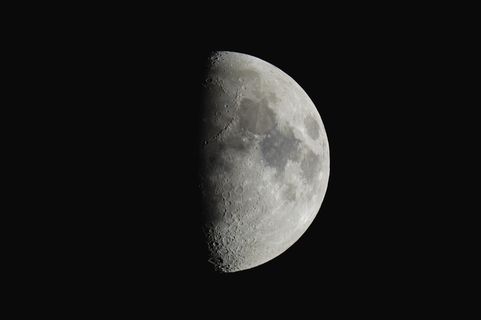 半月照片,月亮,天文学,恩斯切德,荷兰,宇宙,太空,夜晚 半月照片,月亮,天文学,恩斯切德,荷兰,宇宙,太空,夜晚