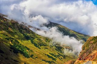 绿，山，白，烟，白天，自然，全景，天空