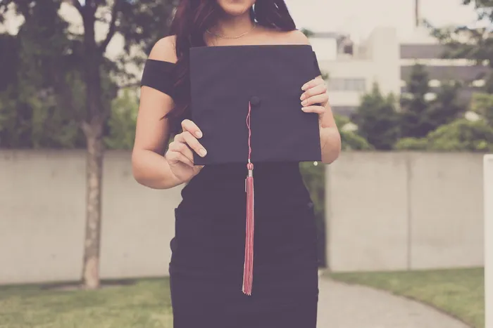 女性、控股、学术、帽子、白天、毕业、硕士、mba