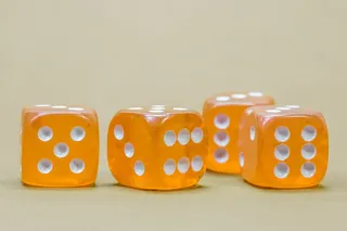 四个橙色和白色骰子，立方体，游戏立方体，瞬时速度，支付，玩，扑克，玩扑克