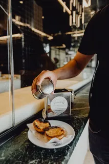 葡萄牙曼特加里亚里斯本的淡粉色纳塔 葡萄牙曼特加里亚里斯本的淡粉色纳塔