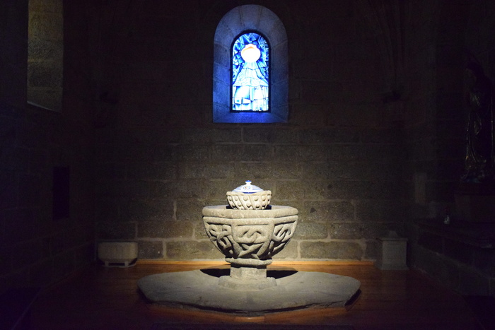 西班牙，圣佩德罗竞技场，洗礼字体，洗礼字体，教堂，浅色，深色