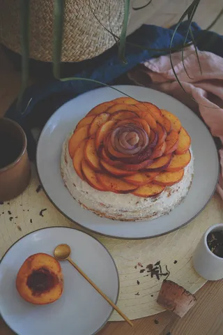 白色陶瓷盘糕点