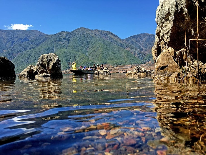 山，河，湖，山，河，游船，安静，蓝天，晶莹剔透