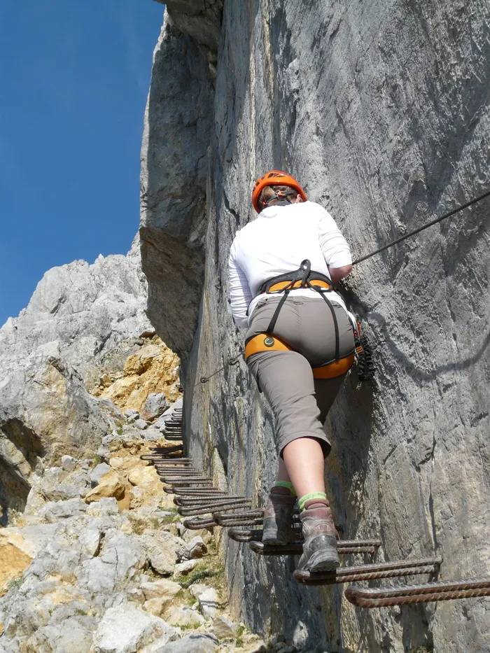 女子爬山，攀岩，Ellmauer Halt，gamsängersteig，red rinn Colleged，hunter wall，aid，mountains