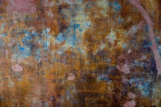 棕色和粉色木质表面