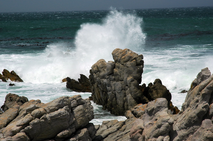 烟雾、喷雾、泡沫、旋转漂移、波浪、海岸线、海岸线、岩石