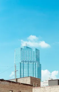 城市、天空、云、建筑、建筑、蓝天、日光、市中心 城市、天空、云、建筑、建筑、蓝天、日光、市中心