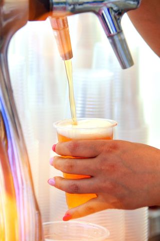 drain dör，啤酒龙头，啤酒，饮料，团队，酒吧，酒吧，啤酒泡沫