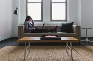 女性休闲工作照