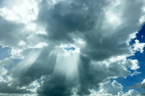 阳光从天空照耀下来 阳光从天空照耀下来