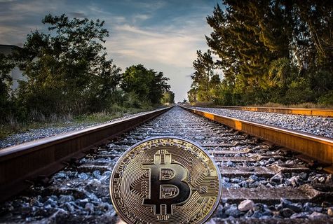 铁路上的金色比特币 铁路上的金色比特币