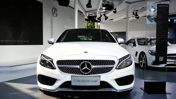 汽车，白色，空车，运输方式，机动车辆，运输，陆上车辆，室内