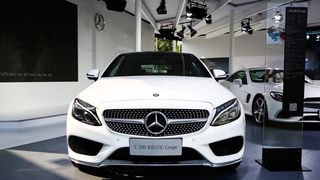 汽车，白色，空车，运输方式，机动车辆，运输，陆上车辆，室内