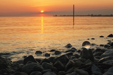 日落、大海、海滩、海岸、康斯坦斯湖、林道、玻璃球、镜像