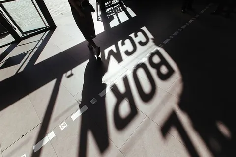 门，玻璃门，阴影，标志，玻璃窗，瓷砖，自行车，交通工具