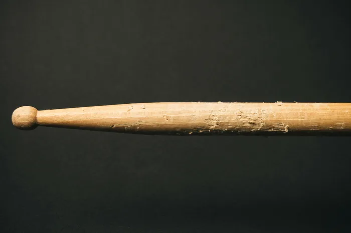 棕色鼓槌，特写，照片，棕色，鼓槌，深色，木材，鼓