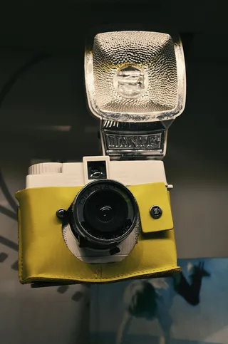 带闪光灯的照相机