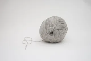 灰色纱球