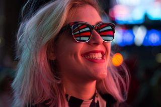 美国，纽约，时代广场，反射，太阳镜，女人，女孩，微笑