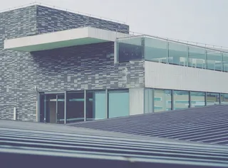 灰白色混凝土房屋