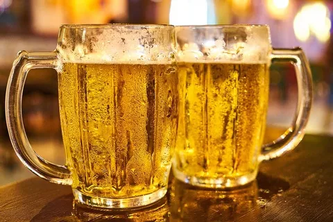 啤酒、娱乐、酒精、饮料、酒吧、饮料、玻璃杯、冷饮 啤酒、娱乐、酒精、饮料、酒吧、饮料、玻璃杯、冷饮