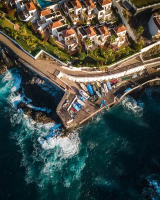 停靠在拉奥德附近的船只的航空摄影