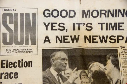 报纸、头版、页面、第一版、标题、印刷品、文本、太阳报