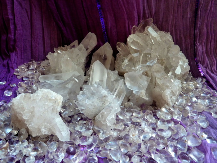白色石头碎片，水晶，水晶，透明，白色，宝石，顶部，透明到白色，宝石顶部