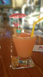 橙色，稻草，雨伞，冰，饮料，部分，食品和饮料，桌子