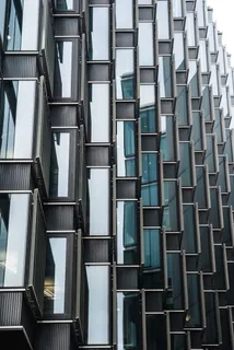 高层玻璃建筑低视角照片 高层玻璃建筑低视角照片