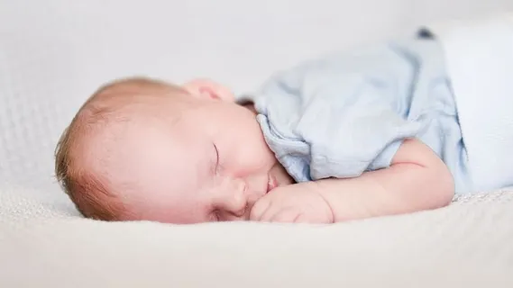 婴儿睡眠的特写摄影 婴儿睡眠的特写摄影