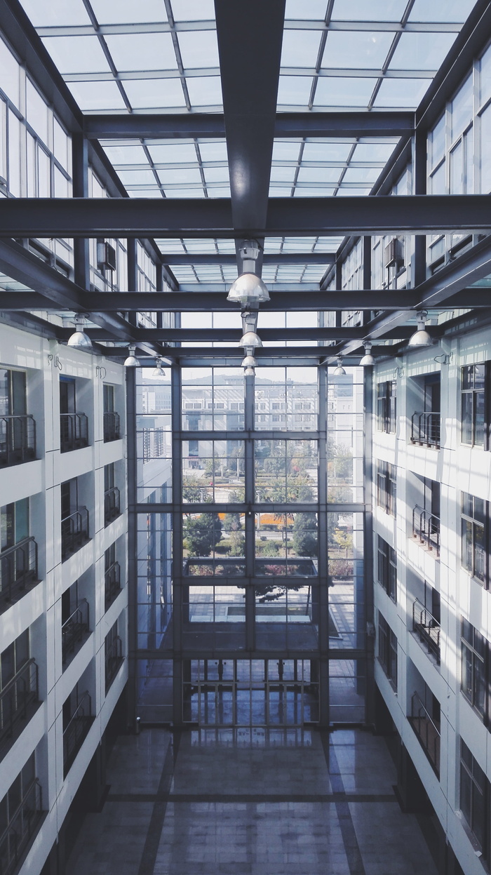 建筑，室内，中庭，建筑，建筑结构，室内，窗户，白天