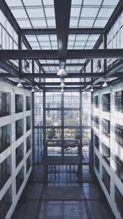 建筑,室内,中庭,建筑,建筑结构,室内,窗户,白天 建筑,室内,中庭,建筑,建筑结构,室内,窗户,白天