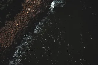 海岸和水体的鸟瞰摄影