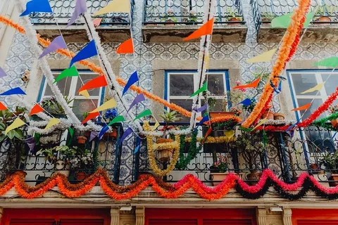 葡萄牙里斯本为圣安东尼盛宴装饰的街道 葡萄牙里斯本为圣安东尼盛宴装饰的街道