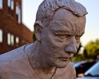 幸福是如此的滑，雕塑，雕像，人物，脸，艺术品，人，头