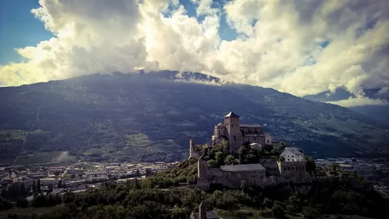 锡安，瑞士，瓦莱尔大教堂，教堂，城堡，云朵，山脉